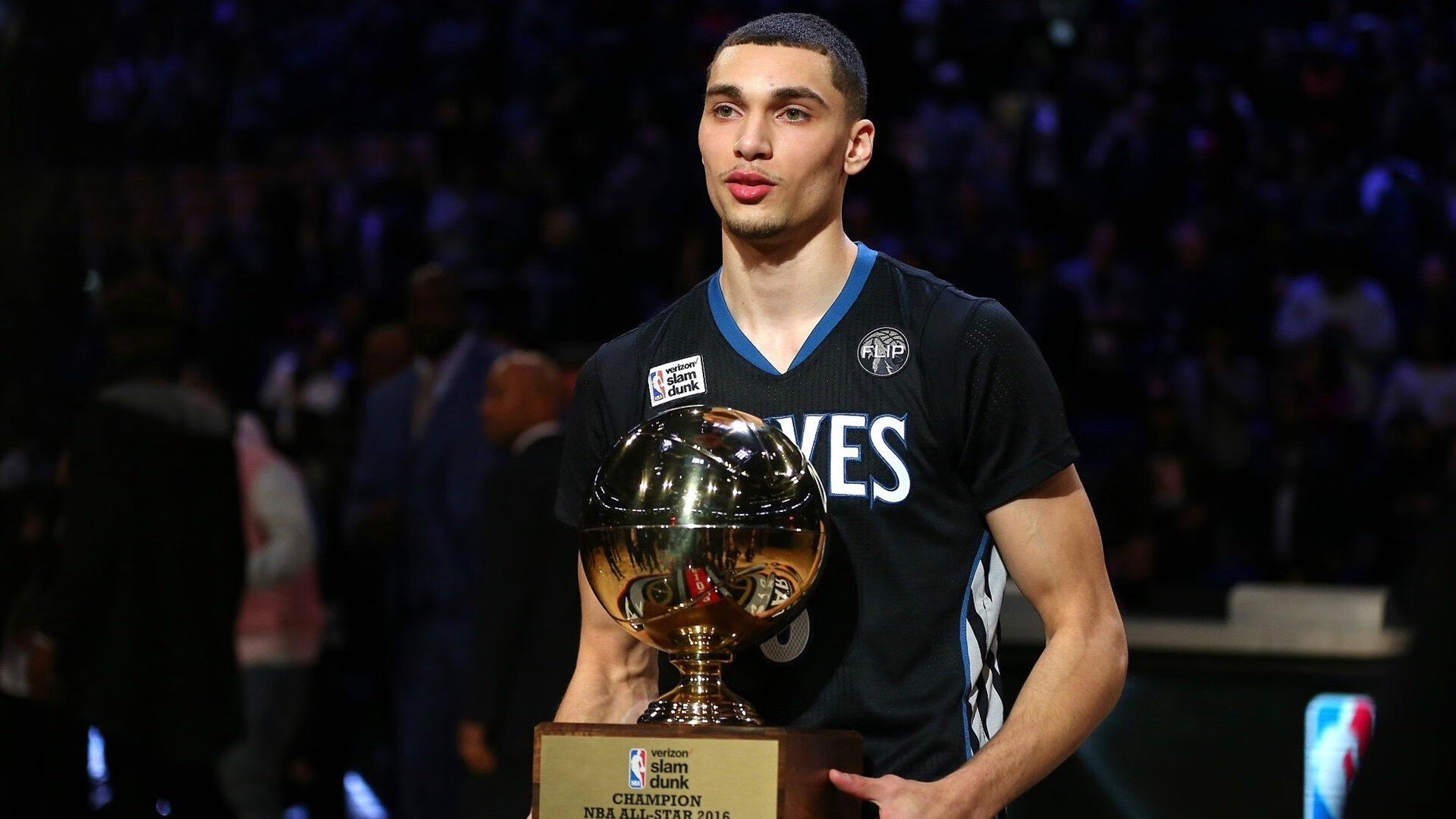 开云·体育全站登录地址-_湖人奋力突破，季后赛目标稳步逼近_，湖人队季后赛